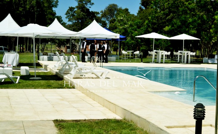nuevo, moderno, optimo,hemroso chalet de 4 ambientes, con garaje ,parque y galería