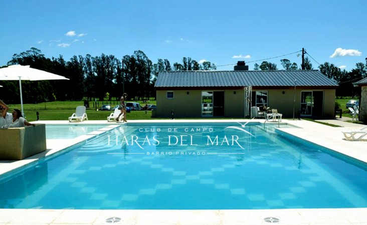 nuevo, moderno, optimo,hemroso chalet de 4 ambientes, con garaje ,parque y galería