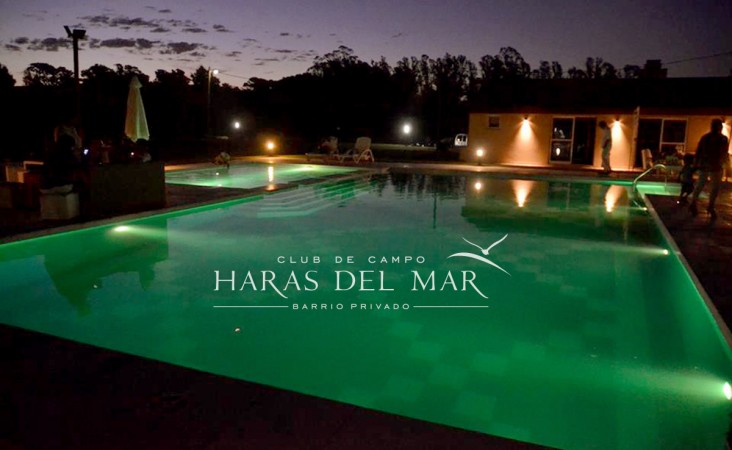 nuevo, moderno, optimo,hemroso chalet de 4 ambientes, con garaje ,parque y galería