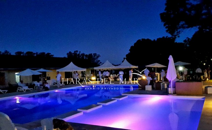 nuevo, moderno, optimo,hemroso chalet de 4 ambientes, con garaje ,parque y galería
