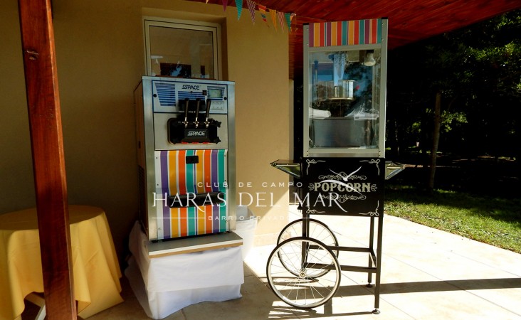 nuevo, moderno, optimo,hemroso chalet de 4 ambientes, con garaje ,parque y galería