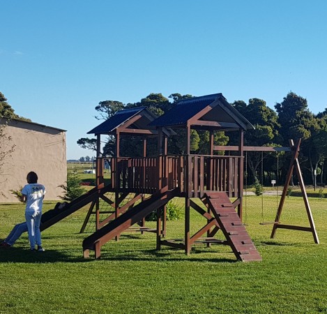 nuevo, moderno, optimo,hemroso chalet de 4 ambientes, con garaje ,parque y galería
