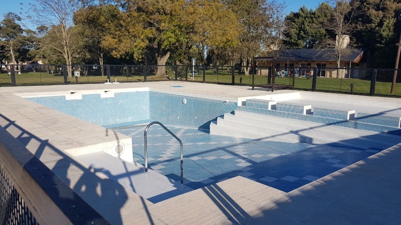 nuevo, moderno, optimo,hemroso chalet de 4 ambientes, con garaje ,parque y galería