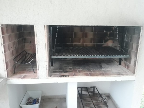nuevo, moderno, optimo,hemroso chalet de 4 ambientes, con garaje ,parque y galería