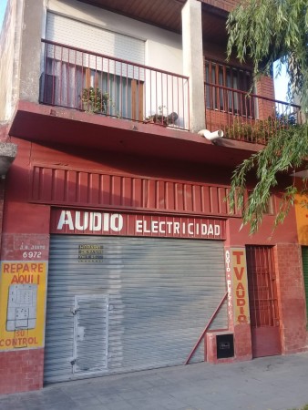 PH 1º PISO DE 3 AMB. CON PATIO Y QUINCHO, CON LOCAL