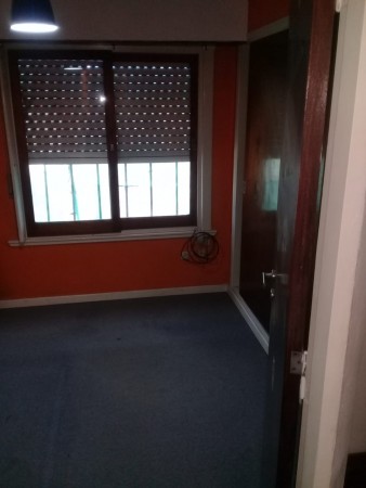 PH 1º PISO DE 3 AMB. CON PATIO Y QUINCHO, CON LOCAL