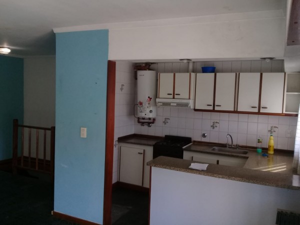 PH 1º PISO DE 3 AMB. CON PATIO Y QUINCHO, CON LOCAL