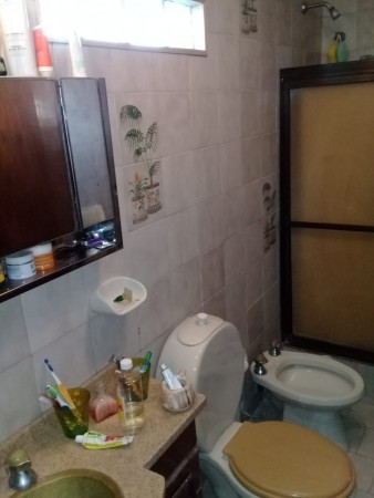 PH 1º PISO DE 3 AMB. CON PATIO Y QUINCHO, CON LOCAL