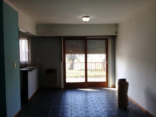 PH 1º PISO DE 3 AMB. CON PATIO Y QUINCHO, CON LOCAL