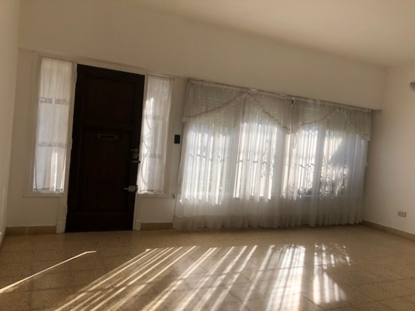 VENTA CON RENTA RECIENTE !!! Excelentes inquilinos !!! CHALET CHAUVIN, EXCELENTE ZONA APTA POYECTO FAMILIAR, PROFESIONAL, MULTIFAMILIAR, ETC