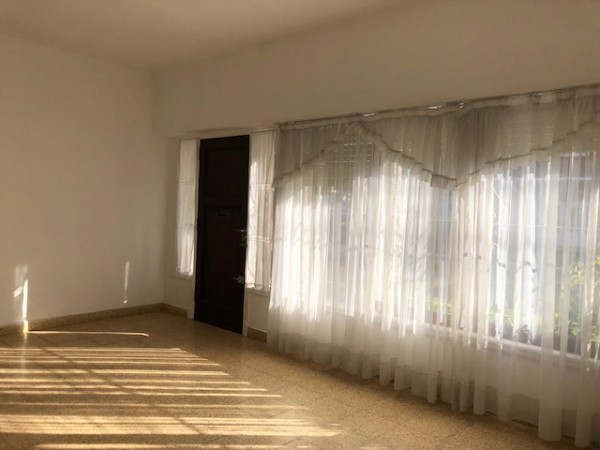 VENTA CON RENTA RECIENTE !!! Excelentes inquilinos !!! CHALET CHAUVIN, EXCELENTE ZONA APTA POYECTO FAMILIAR, PROFESIONAL, MULTIFAMILIAR, ETC