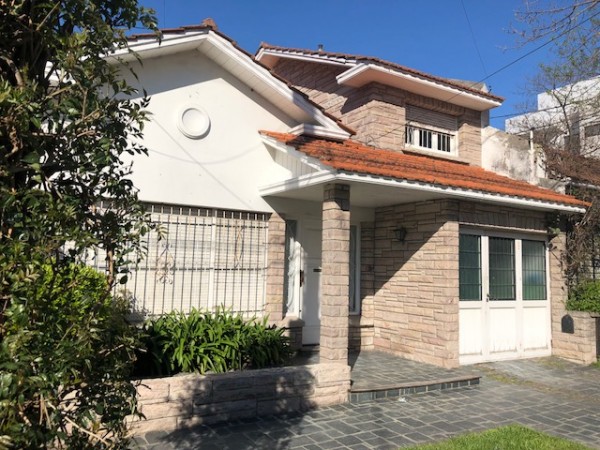 VENTA CON RENTA RECIENTE !!! Excelentes inquilinos !!! CHALET CHAUVIN, EXCELENTE ZONA APTA POYECTO FAMILIAR, PROFESIONAL, MULTIFAMILIAR, ETC