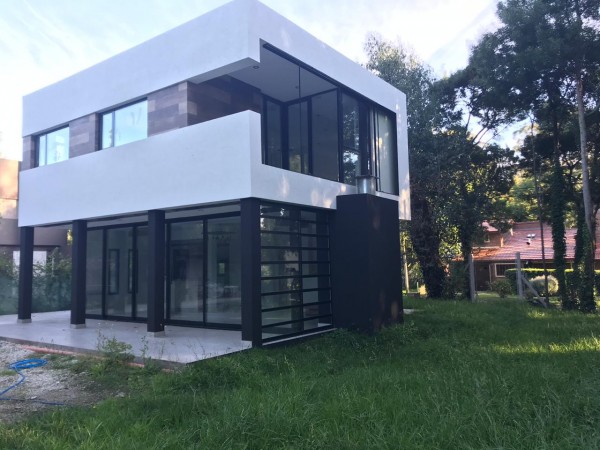 VENTA BOSQUE PERALTA RAMOS !!!! CHALET MODERNO, HERMOSO, NUEVO