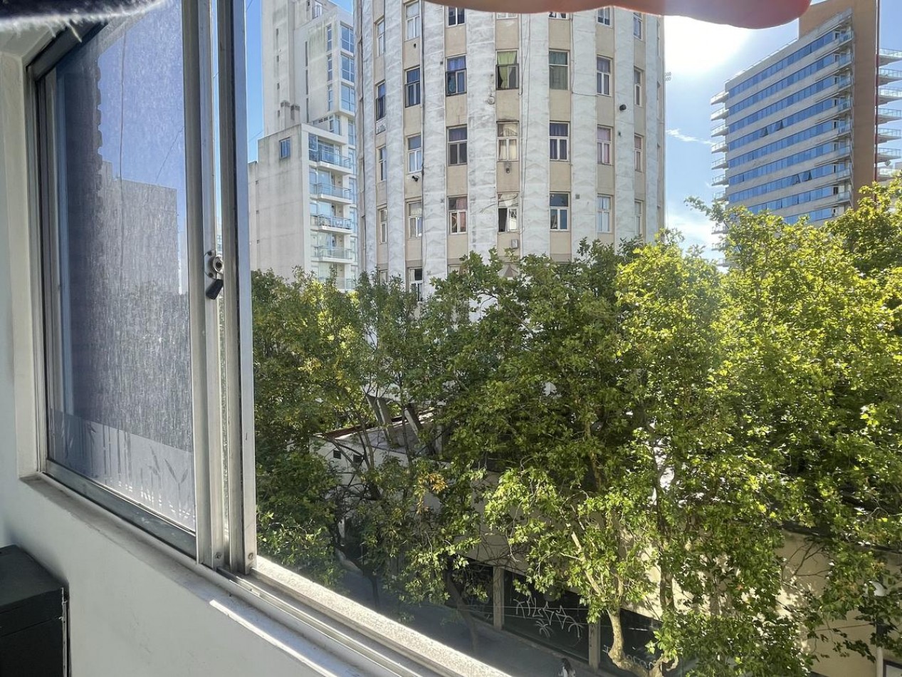 VENTA OFICINA EDIFICO TRADICIONAL , ZONA CENTRO CON SEGURIDAD PERMANENTE, VENTA URGENTE, SE VENDE CON RENTA