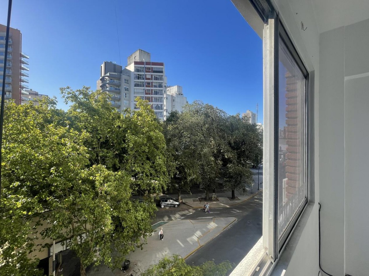 VENTA OFICINA EDIFICO TRADICIONAL , ZONA CENTRO CON SEGURIDAD PERMANENTE, VENTA URGENTE, SE VENDE CON RENTA