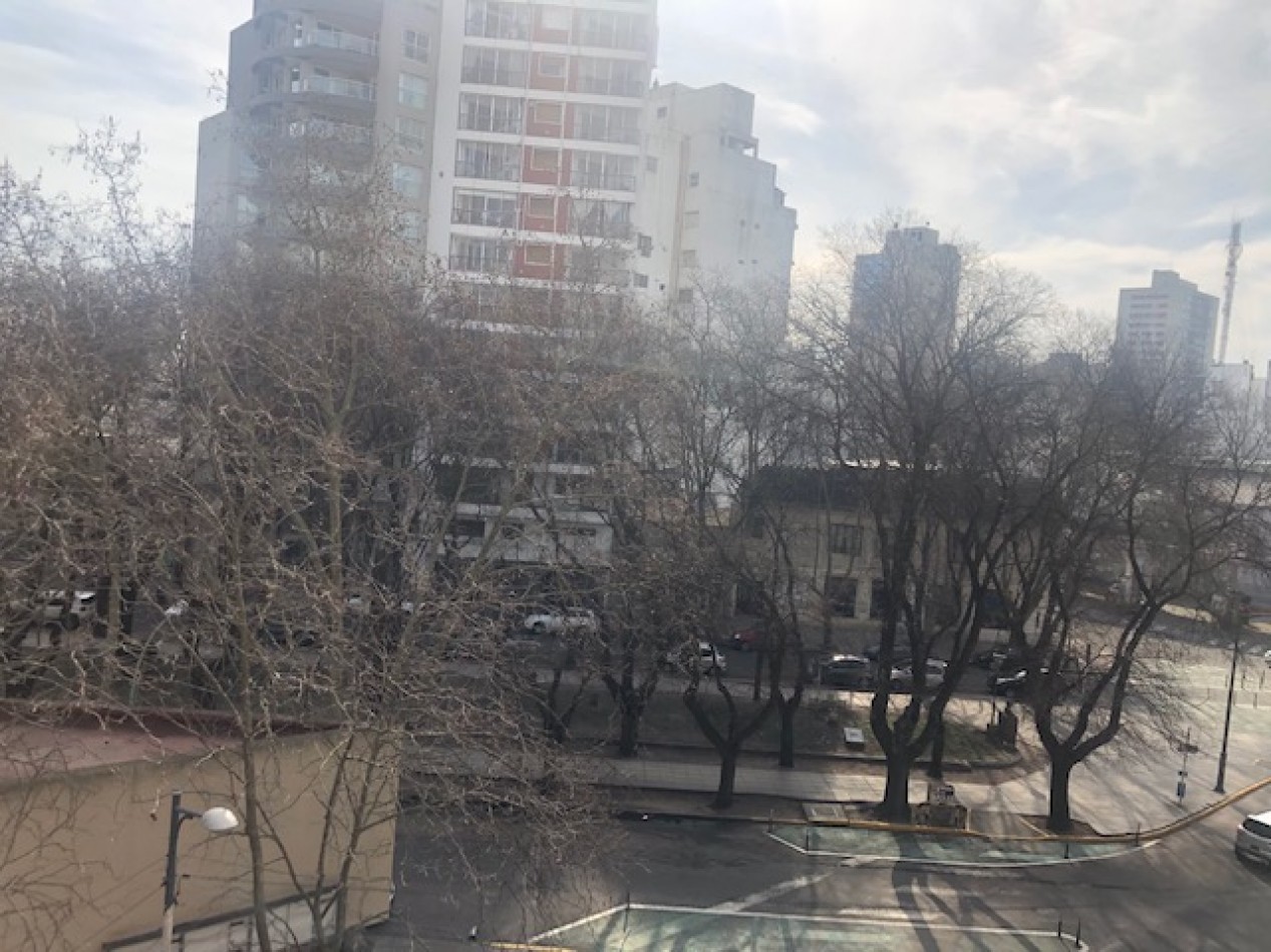 VENTA OFICINA EDIFICO TRADICIONAL , ZONA CENTRO CON SEGURIDAD PERMANENTE, VENTA URGENTE, SE VENDE CON RENTA