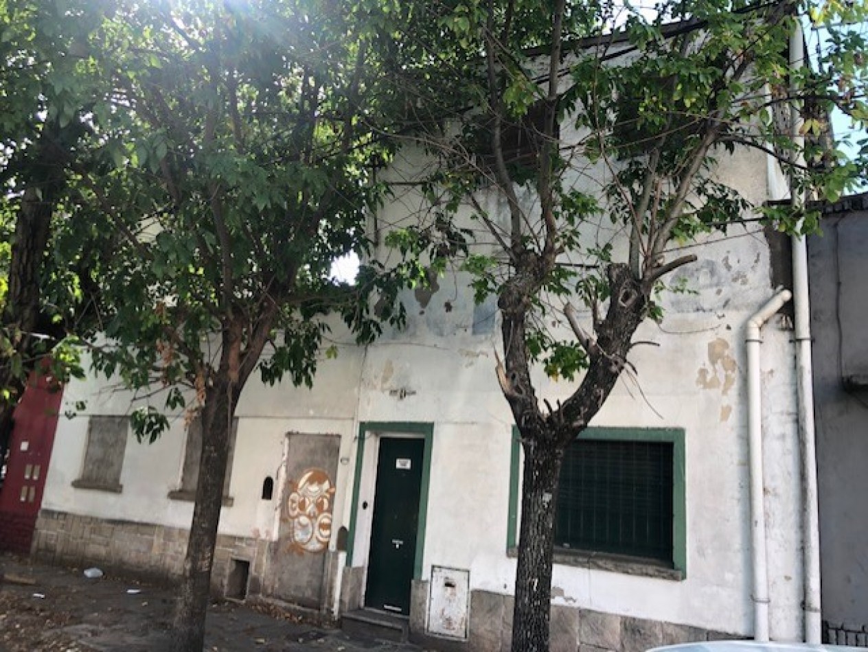 NUEVO VALOR, OPORTUNIDAD !!!! conjunto de PH y local , para demolicion O reciclado, apto nuevo proyecto multifiar o comercial, venta separada de local y ph, consulte todas las opciones
