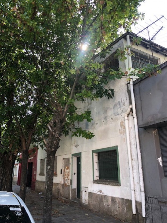NUEVO VALOR, OPORTUNIDAD !!!! conjunto de PH y local , para demolicion O reciclado, apto nuevo proyecto multifiar o comercial, venta separada de local y ph, consulte todas las opciones