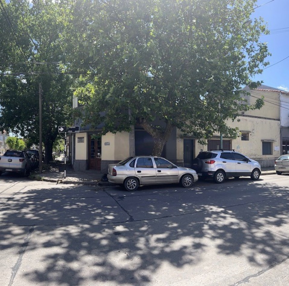 NUEVO VALOR, OPORTUNIDAD !!!! conjunto de PH y local , para demolicion O reciclado, apto nuevo proyecto multifiar o comercial, venta separada de local y ph, consulte todas las opciones