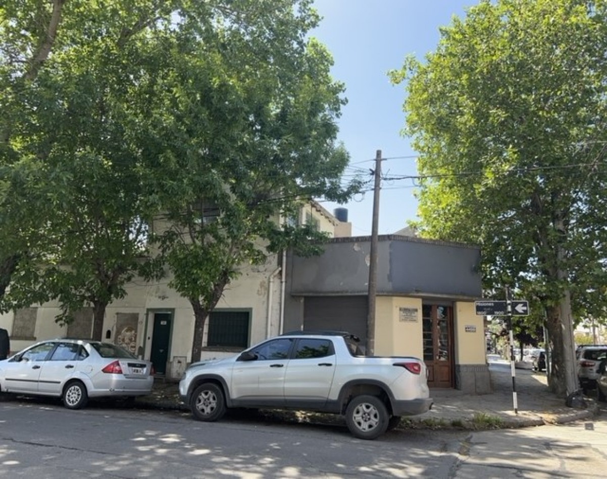 NUEVO VALOR, OPORTUNIDAD !!!! conjunto de PH y local , para demolicion O reciclado, apto nuevo proyecto multifiar o comercial, venta separada de local y ph, consulte todas las opciones