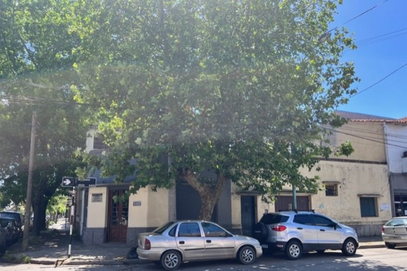 NUEVO VALOR, OPORTUNIDAD !!!! conjunto de PH y local , para demolicion O reciclado, apto nuevo proyecto multifiar o comercial, venta separada de local y ph, consulte todas las opciones