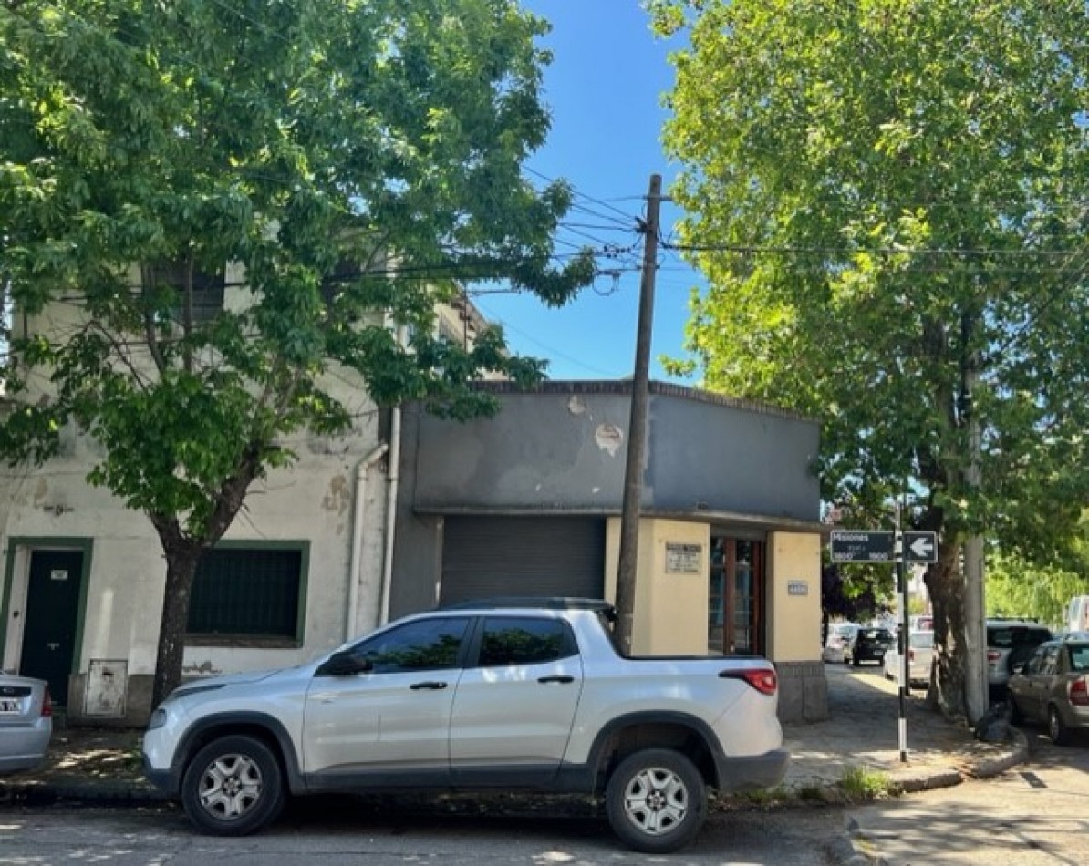 NUEVO VALOR, OPORTUNIDAD !!!! conjunto de PH y local , para demolicion O reciclado, apto nuevo proyecto multifiar o comercial, venta separada de local y ph, consulte todas las opciones
