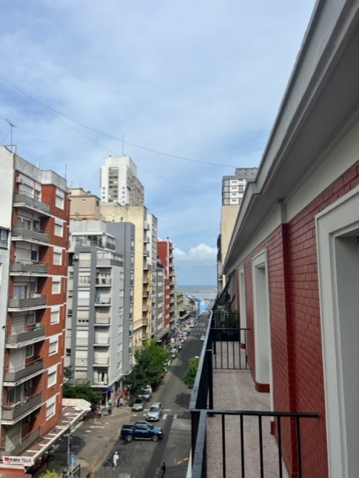 EVALUE, VEALO, BUSCA ESTILO ??? departamento AMPLISIMO, señorial DE 3 amb con dependencia, dormitorios al frente con balcon, microcentro, a un paso de todo lo que necesite y del mar, EXCELENTE OPCION DE COMRPA !!!