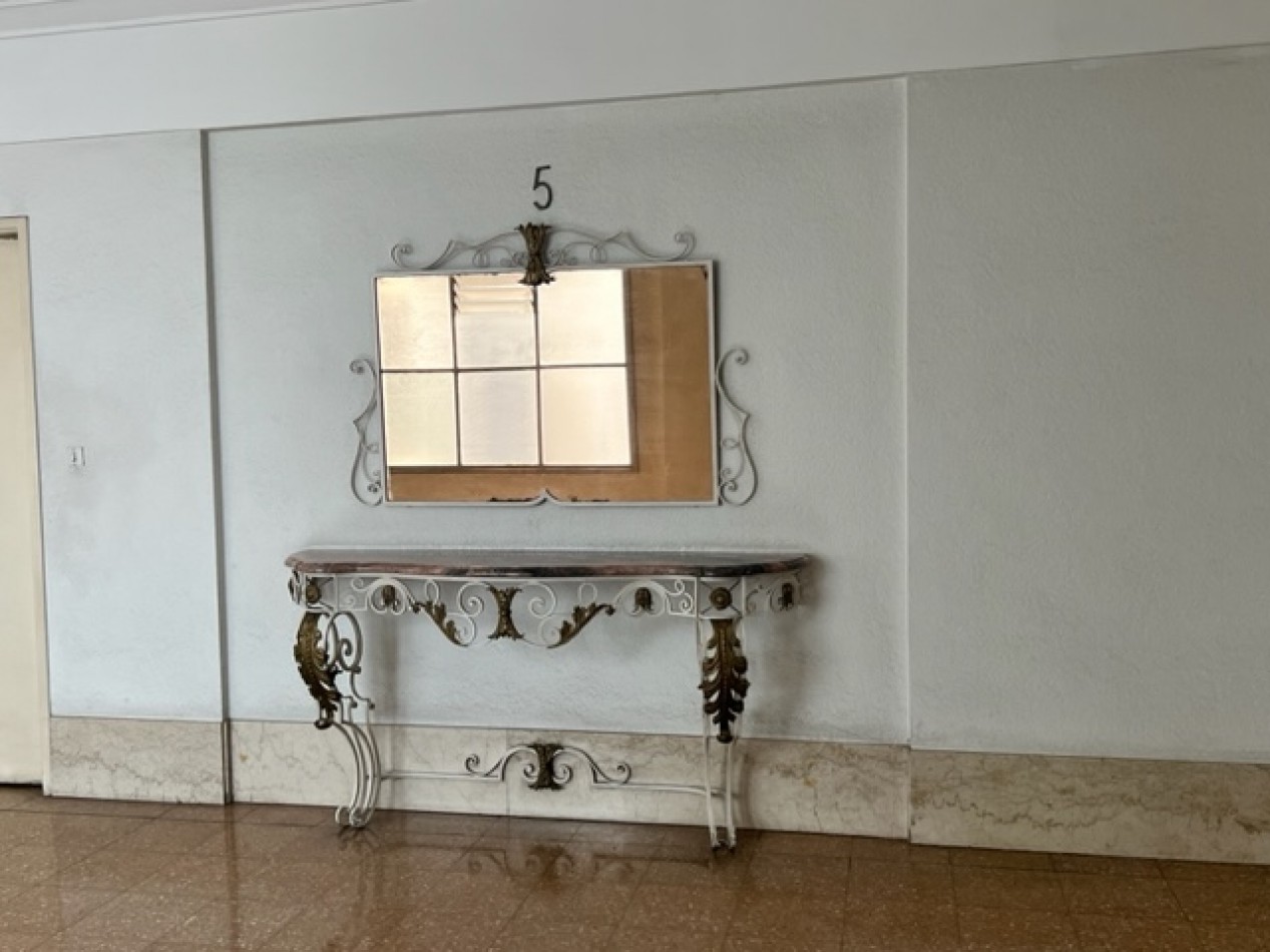 EVALUE, VEALO, BUSCA ESTILO ??? departamento AMPLISIMO, señorial DE 3 amb con dependencia, dormitorios al frente con balcon, microcentro, a un paso de todo lo que necesite y del mar, EXCELENTE OPCION DE COMRPA !!!
