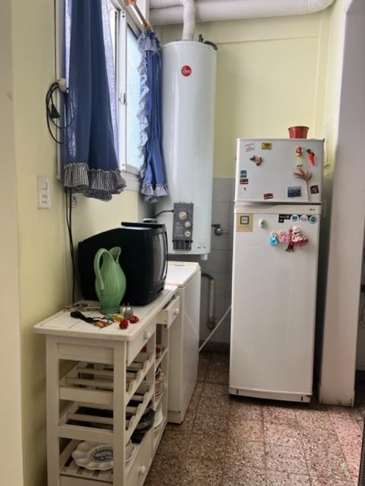 EVALUE, VEALO, BUSCA ESTILO ??? departamento AMPLISIMO, señorial DE 3 amb con dependencia, dormitorios al frente con balcon, microcentro, a un paso de todo lo que necesite y del mar, EXCELENTE OPCION DE COMRPA !!!