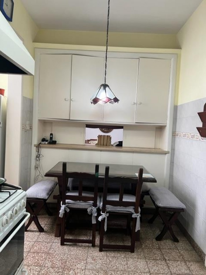 EVALUE, VEALO, BUSCA ESTILO ??? departamento AMPLISIMO, señorial DE 3 amb con dependencia, dormitorios al frente con balcon, microcentro, a un paso de todo lo que necesite y del mar, EXCELENTE OPCION DE COMRPA !!!