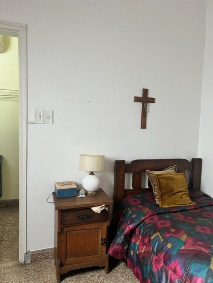 EVALUE, VEALO, BUSCA ESTILO ??? departamento AMPLISIMO, señorial DE 3 amb con dependencia, dormitorios al frente con balcon, microcentro, a un paso de todo lo que necesite y del mar, EXCELENTE OPCION DE COMRPA !!!