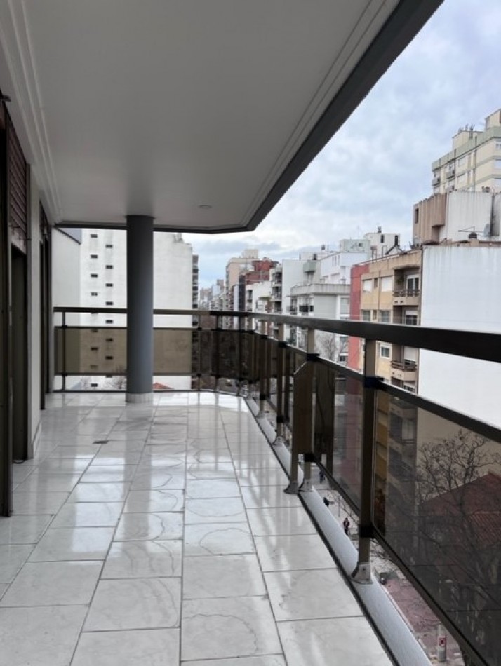 VENTA MDP, ZONA CHAUVIN/MACROCENTRO, PISO UNICO EN SU ESTILO, CALIDAD, METRAJE, AMPLITUD DE AMBIENTES, VISTA PANORAMICA, CONSULTANOS !!!