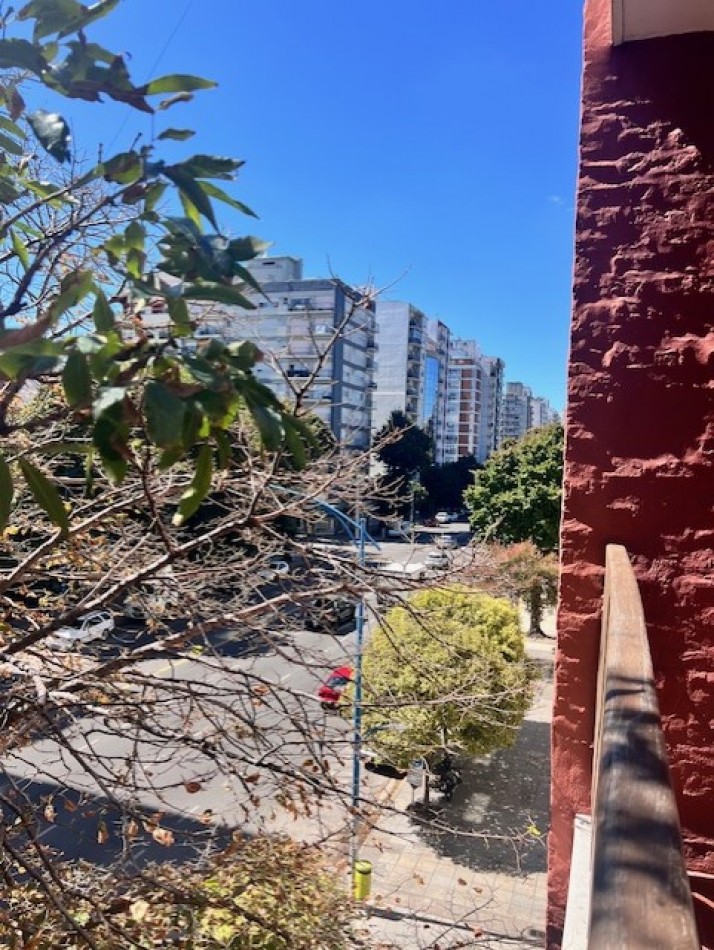 VENTA DEPARTAMENTO 3 AMBIENTES, AL FRENTE, BALCON Y COCHERA, PLAZA MITRE Y....RETASADO !!!!!!