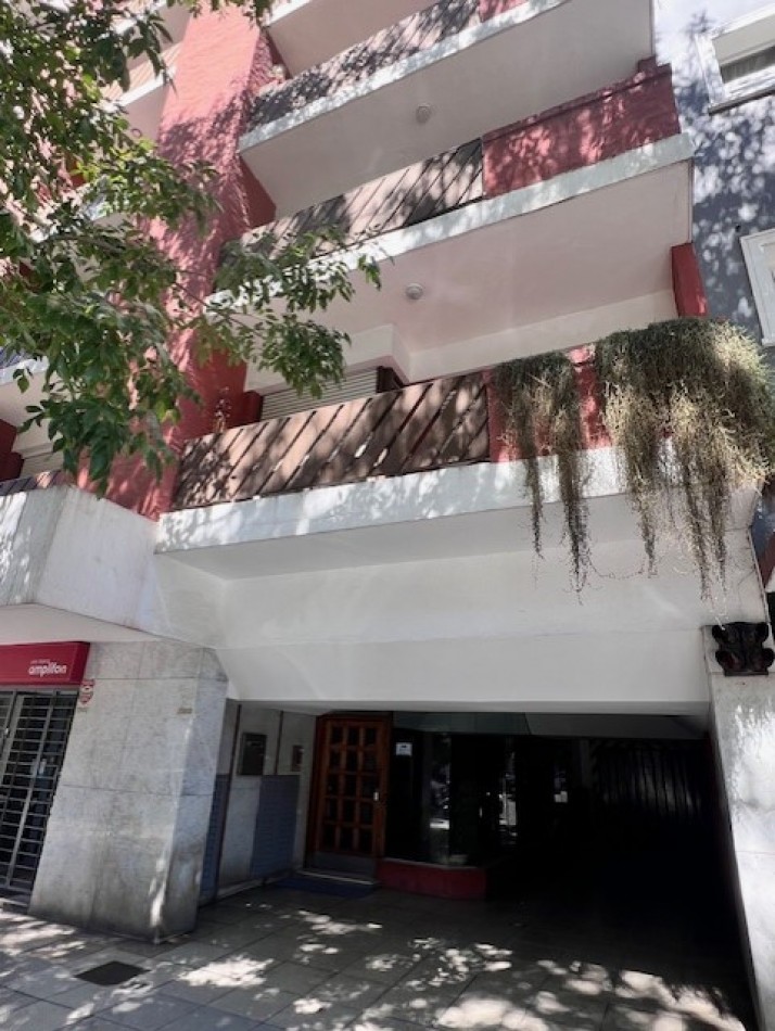 VENTA DEPARTAMENTO 3 AMBIENTES, AL FRENTE, BALCON Y COCHERA, PLAZA MITRE Y....RETASADO !!!!!!