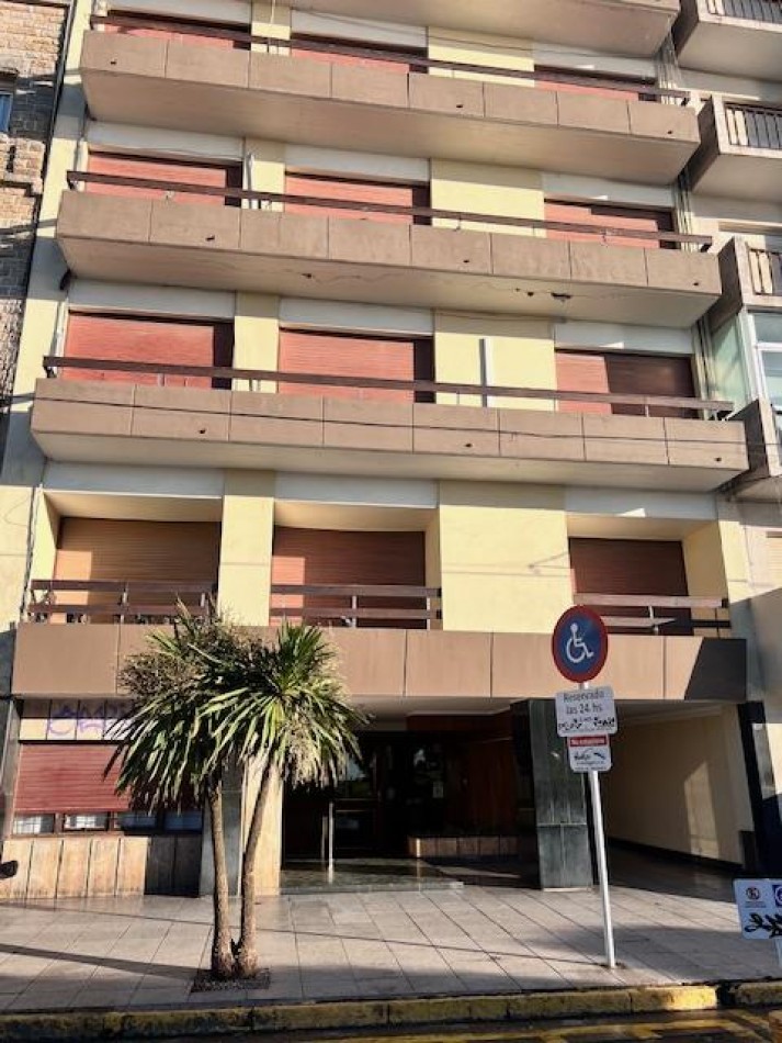 VENTA, CON RENTA !!! DEPARTAMENTO VISTA PLENA AL MAR, FRENTE AL MAR Y LA PLAZA ESPAÑA, 3 AMB. CON DEPENDENCIAS Y COCHERA