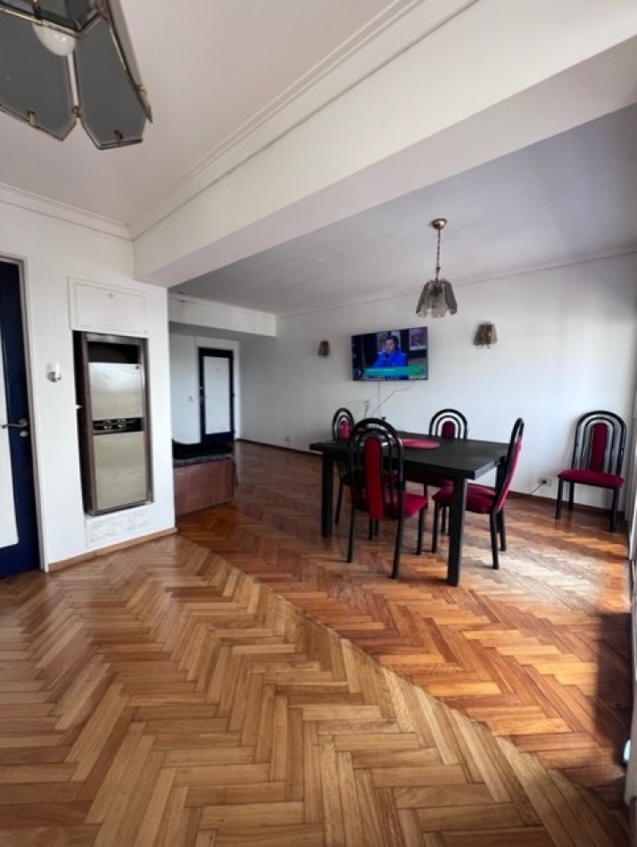 VENTA DEPARTAMENTO DE 3 AMB, BALCON , VISTA PANORAMICA, COCHERA Y BAULERA , EN EL POPULAR EDIFICIO LAFAYETTE
