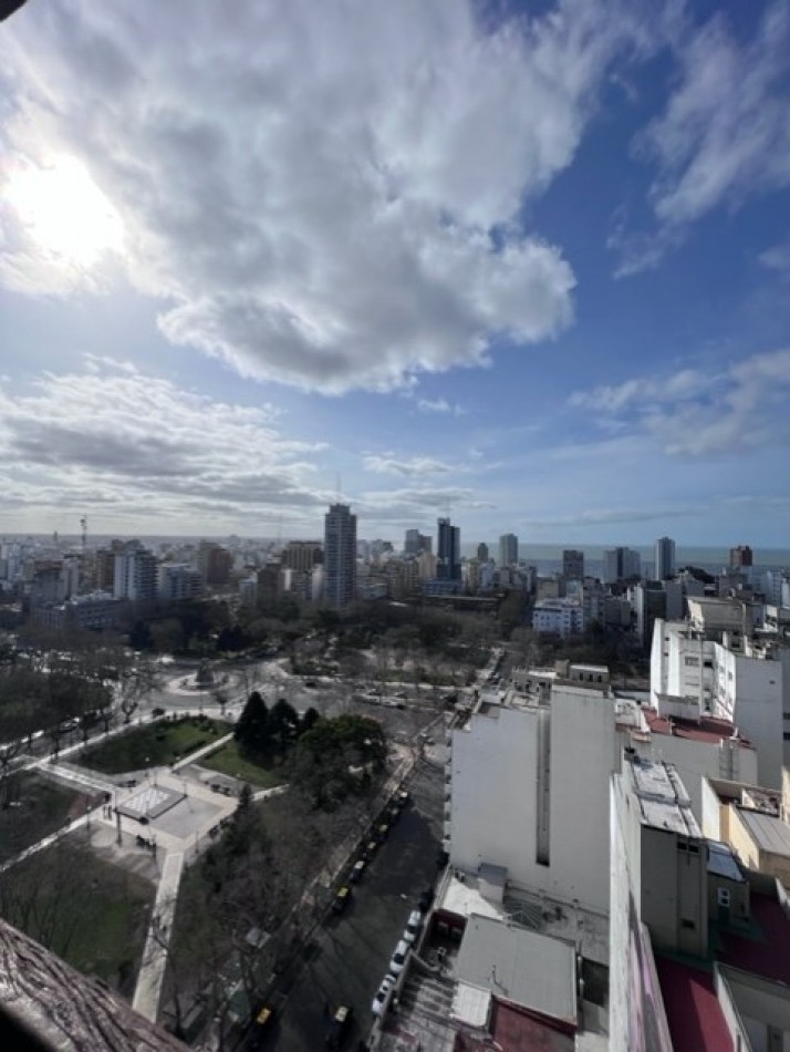 VENTA DEPARTAMENTO DE 3 AMB, BALCON , VISTA PANORAMICA, COCHERA Y BAULERA , EN EL POPULAR EDIFICIO LAFAYETTE