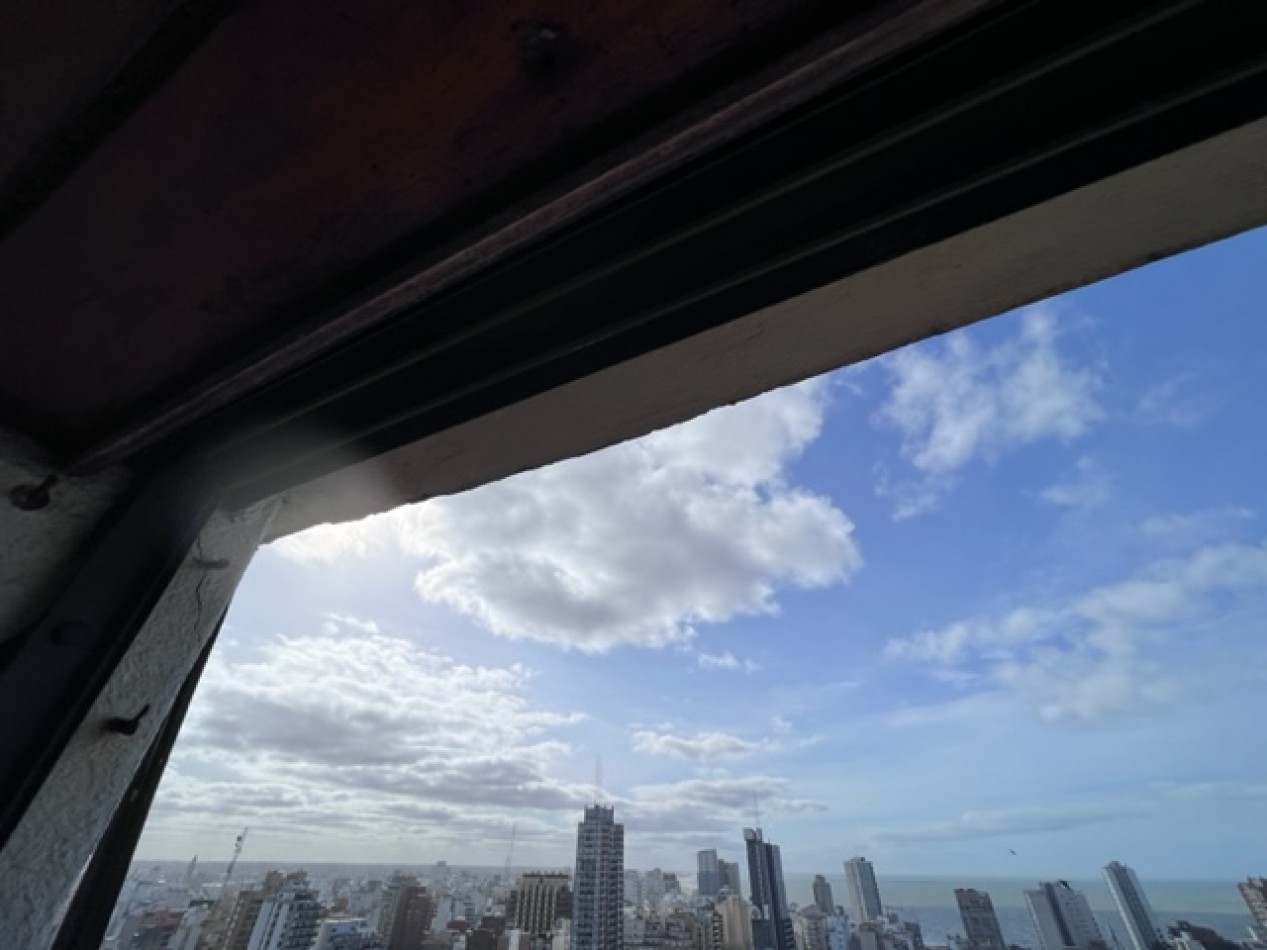 VENTA DEPARTAMENTO DE 3 AMB, BALCON , VISTA PANORAMICA, COCHERA Y BAULERA , EN EL POPULAR EDIFICIO LAFAYETTE