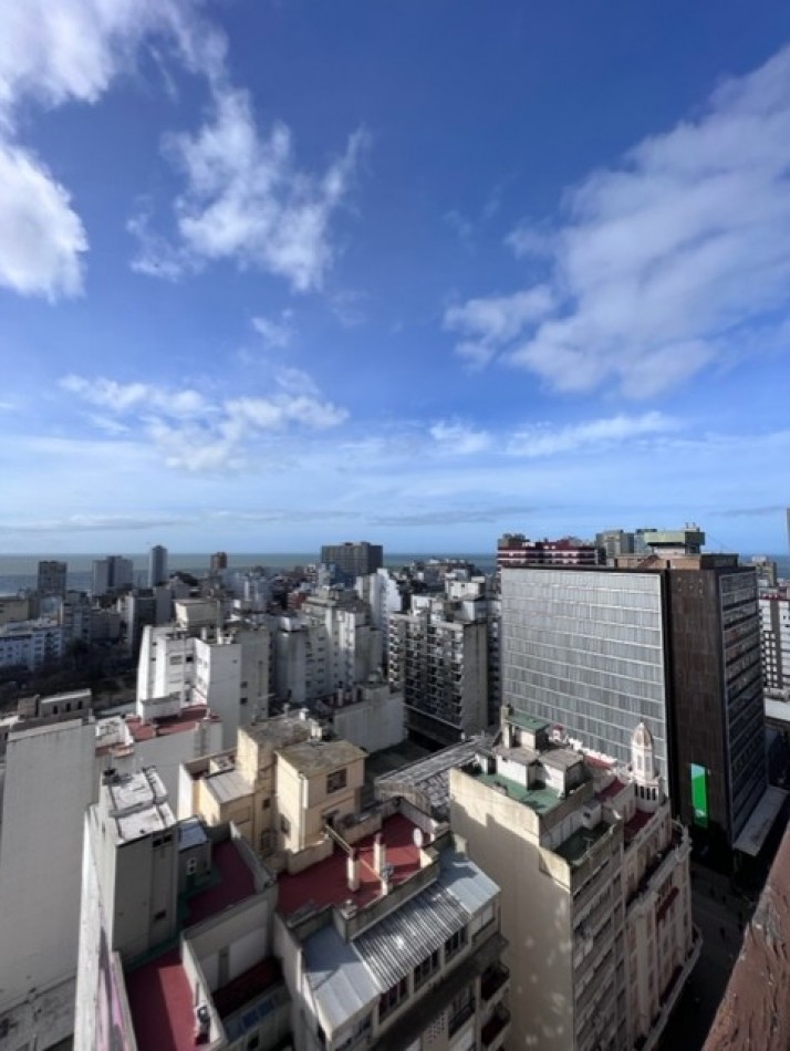 VENTA DEPARTAMENTO DE 3 AMB, BALCON , VISTA PANORAMICA, COCHERA Y BAULERA , EN EL POPULAR EDIFICIO LAFAYETTE