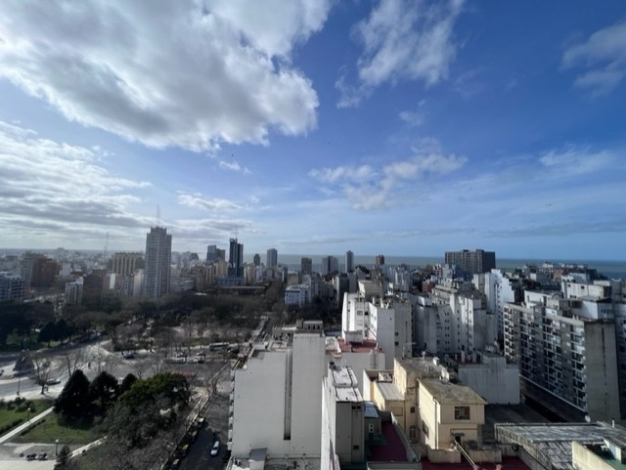 VENTA DEPARTAMENTO DE 3 AMB, BALCON , VISTA PANORAMICA, COCHERA Y BAULERA , EN EL POPULAR EDIFICIO LAFAYETTE