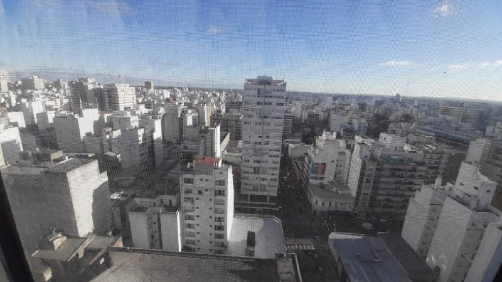 VENTA DEPARTAMENTO DE 3 AMB, BALCON , VISTA PANORAMICA, COCHERA Y BAULERA , EN EL POPULAR EDIFICIO LAFAYETTE
