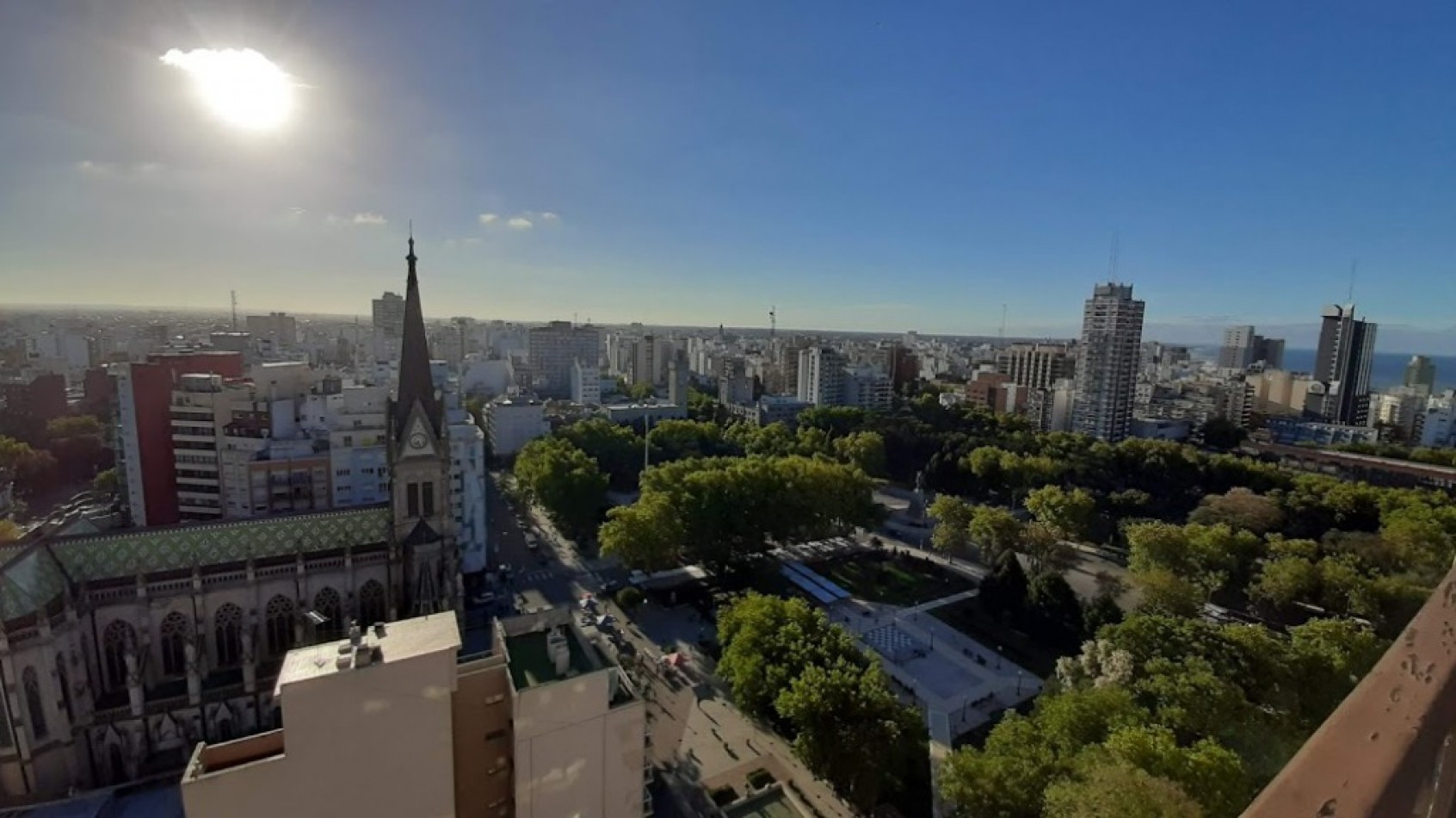 VENTA DEPARTAMENTO DE 3 AMB, BALCON , VISTA PANORAMICA, COCHERA Y BAULERA , EN EL POPULAR EDIFICIO LAFAYETTE