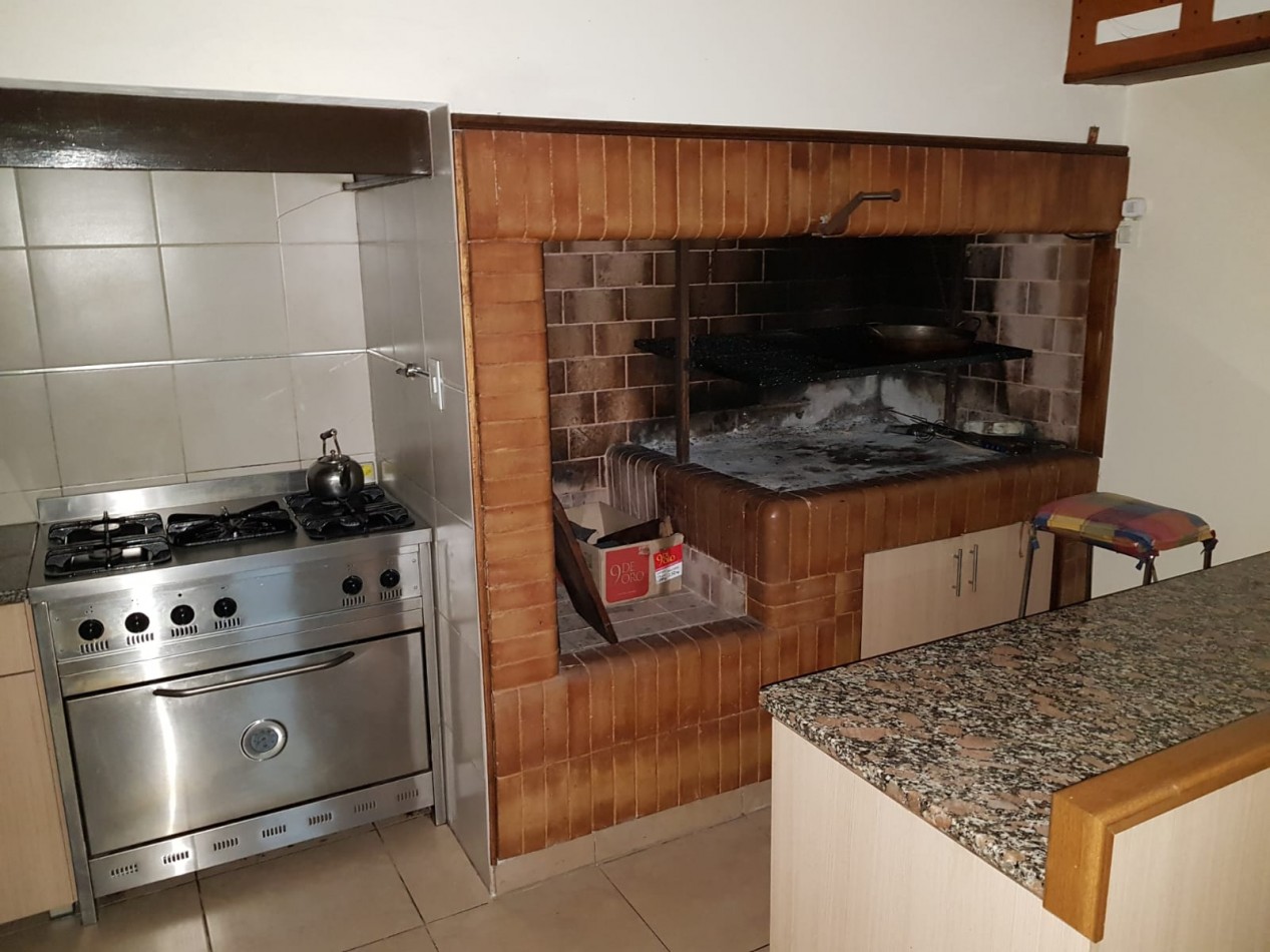 venta impactante piso con parque y quincho propio y cochera 2/3 autos, a metros del mar !!!!!