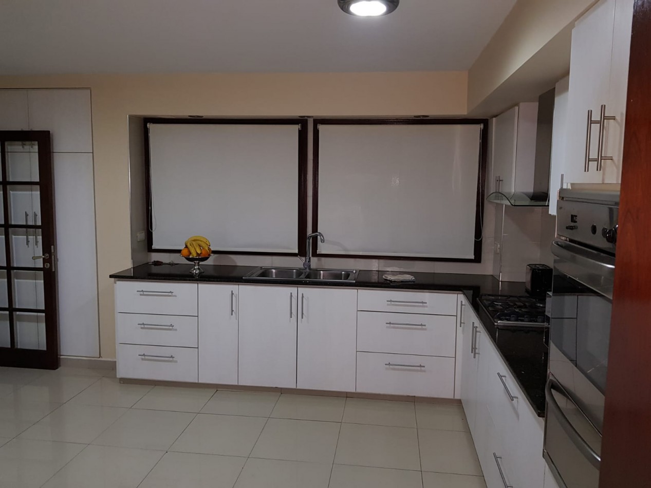 venta impactante piso con parque y quincho propio y cochera 2/3 autos, a metros del mar !!!!!