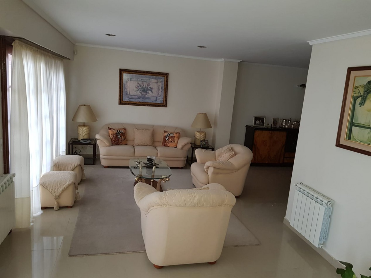 venta impactante piso con parque y quincho propio y cochera 2/3 autos, a metros del mar !!!!!