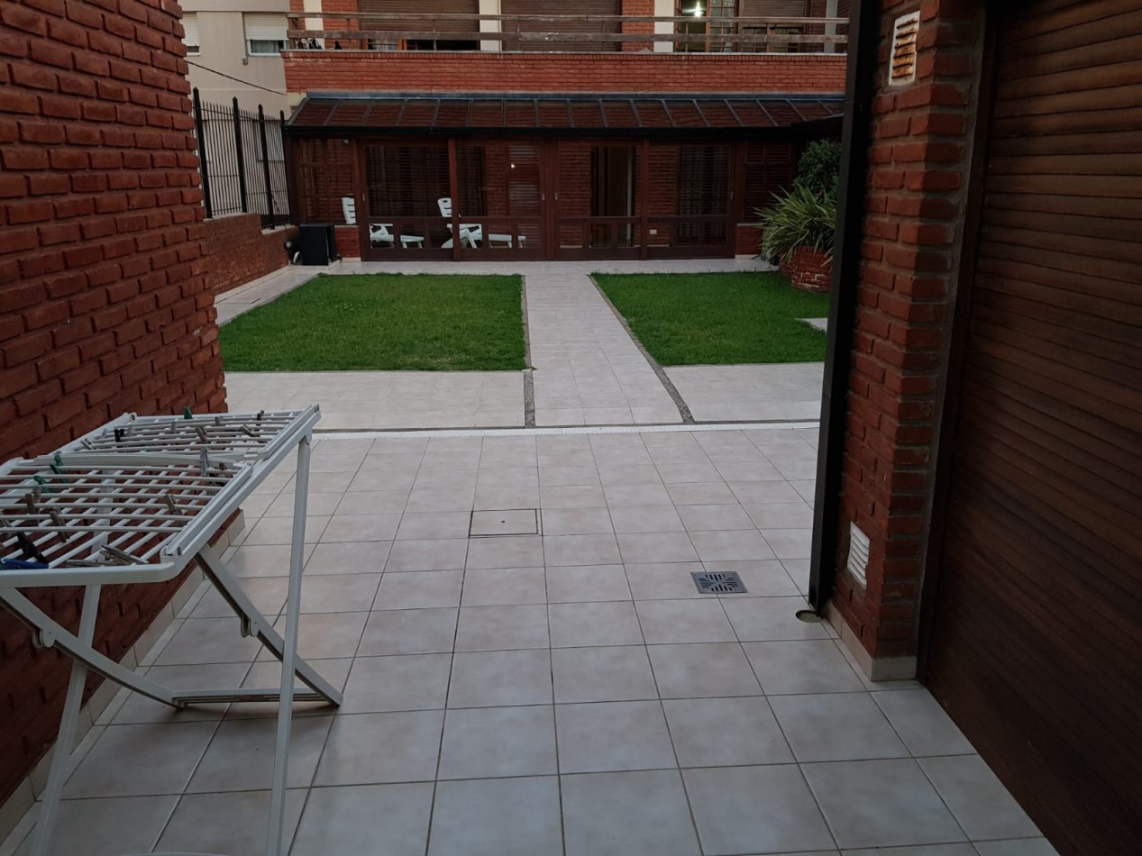venta impactante piso con parque y quincho propio y cochera 2/3 autos, a metros del mar !!!!!