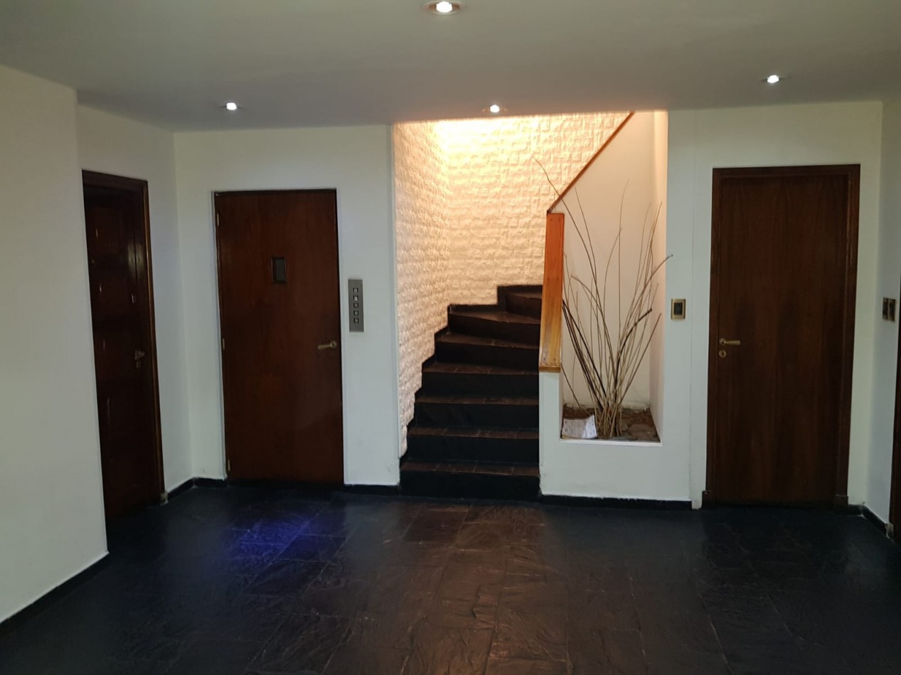 venta impactante piso con parque y quincho propio y cochera 2/3 autos, a metros del mar !!!!!