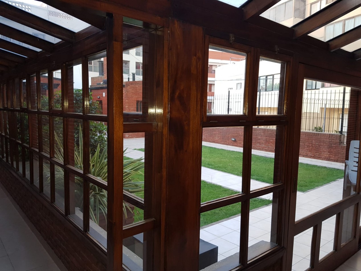 venta impactante piso con parque y quincho propio y cochera 2/3 autos, a metros del mar !!!!!