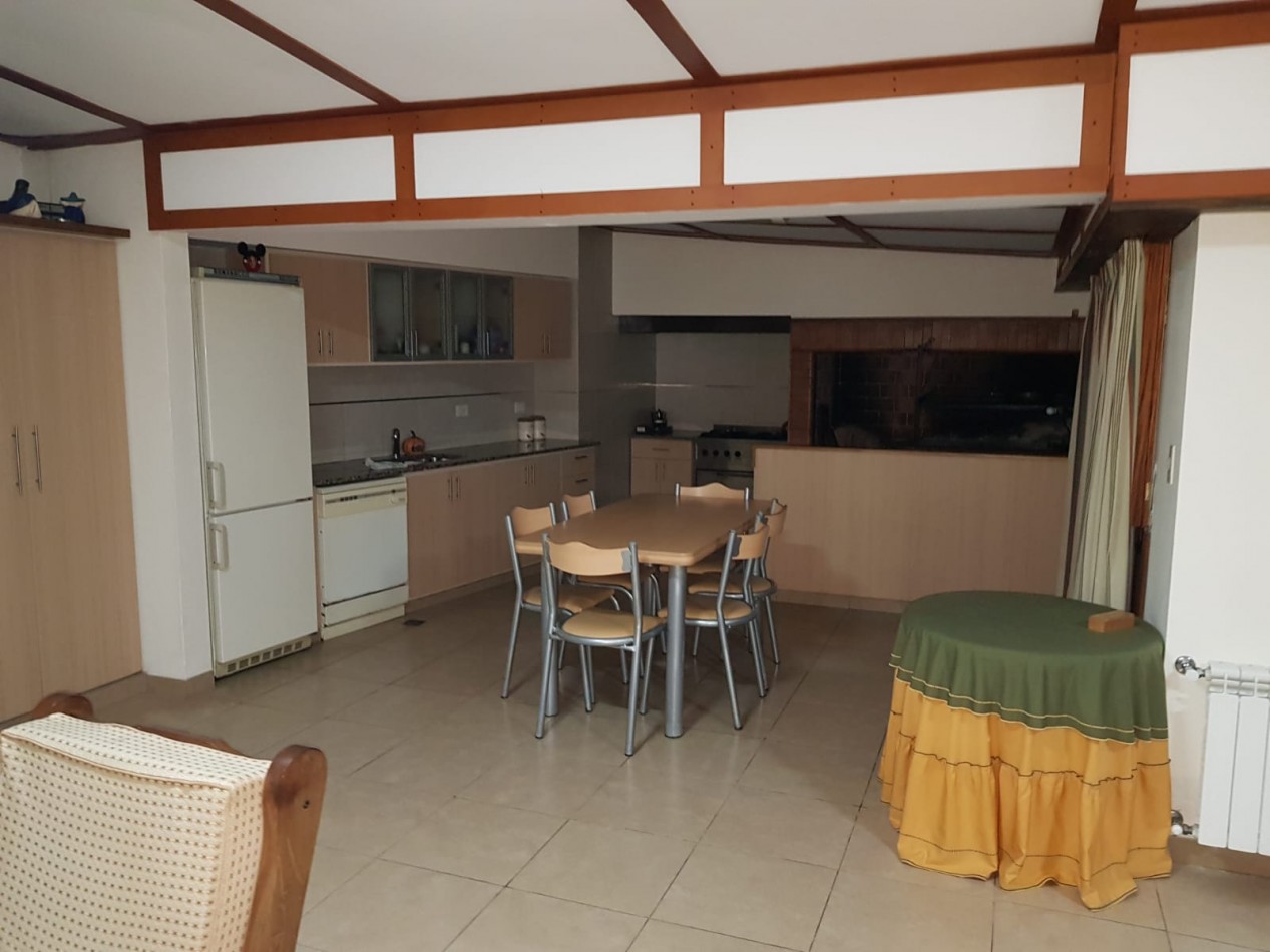 venta impactante piso con parque y quincho propio y cochera 2/3 autos, a metros del mar !!!!!