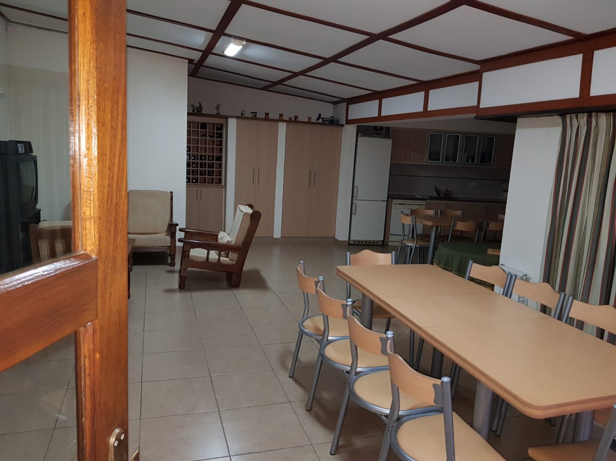 venta impactante piso con parque y quincho propio y cochera 2/3 autos, a metros del mar !!!!!